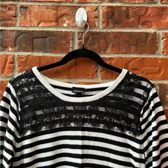 Torrid 1 Womens Black Stripe Lace Shoulder Sweater - Picture 2 of 9
